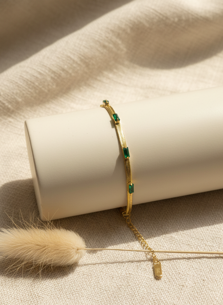 💚 The Verdant Grace Bracelet – Nature’s Poise in Gold
