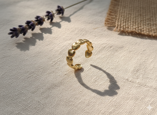 ✨ The Gleam Band Ring – Subtle Brilliance, Enduring Charm